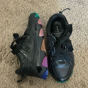 Never worn size 8 / 39